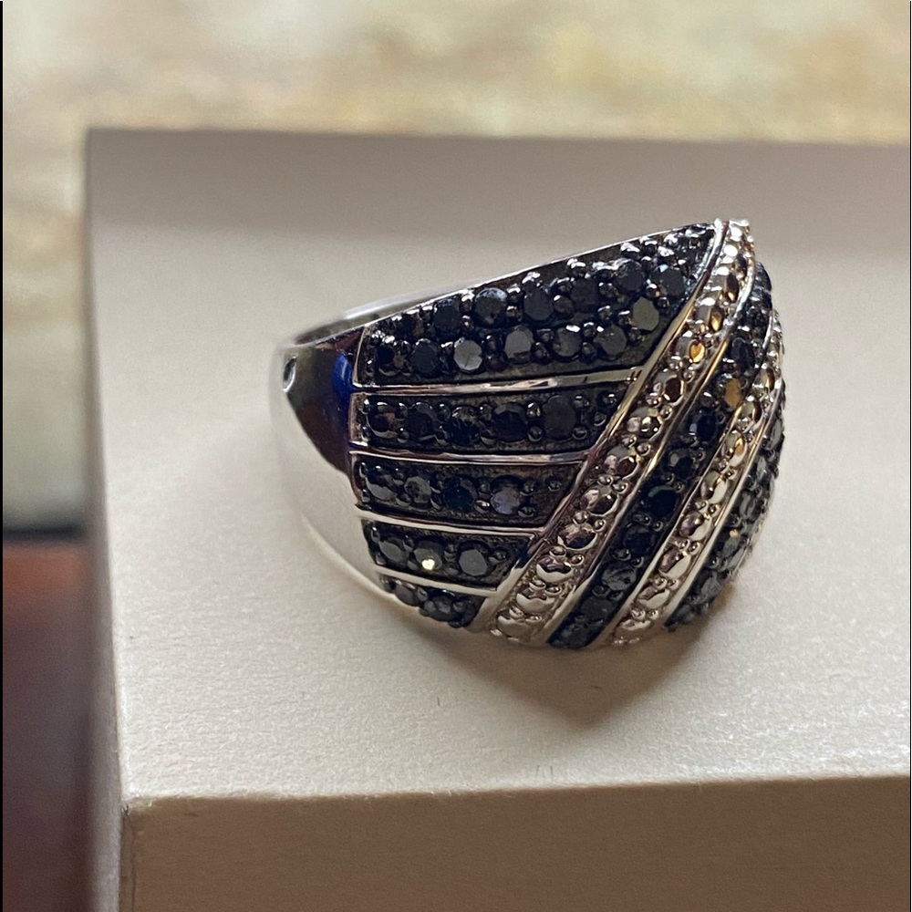 BLACK DIAMOND CLUSTER STERLING SILVER BAND
